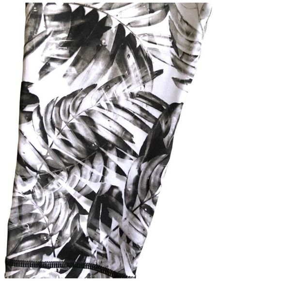prAna Black Paradise Roxanne Capri Palm Tropical Leggings Size Small - Picture 3 of 10